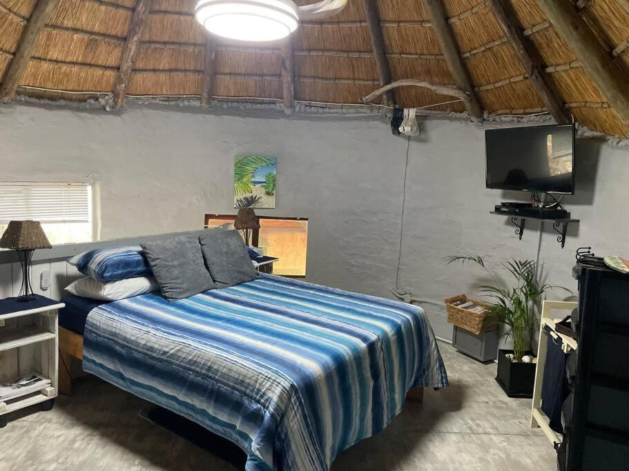 Port Shepstone Apartment | Cosy Rustic Little Cottage