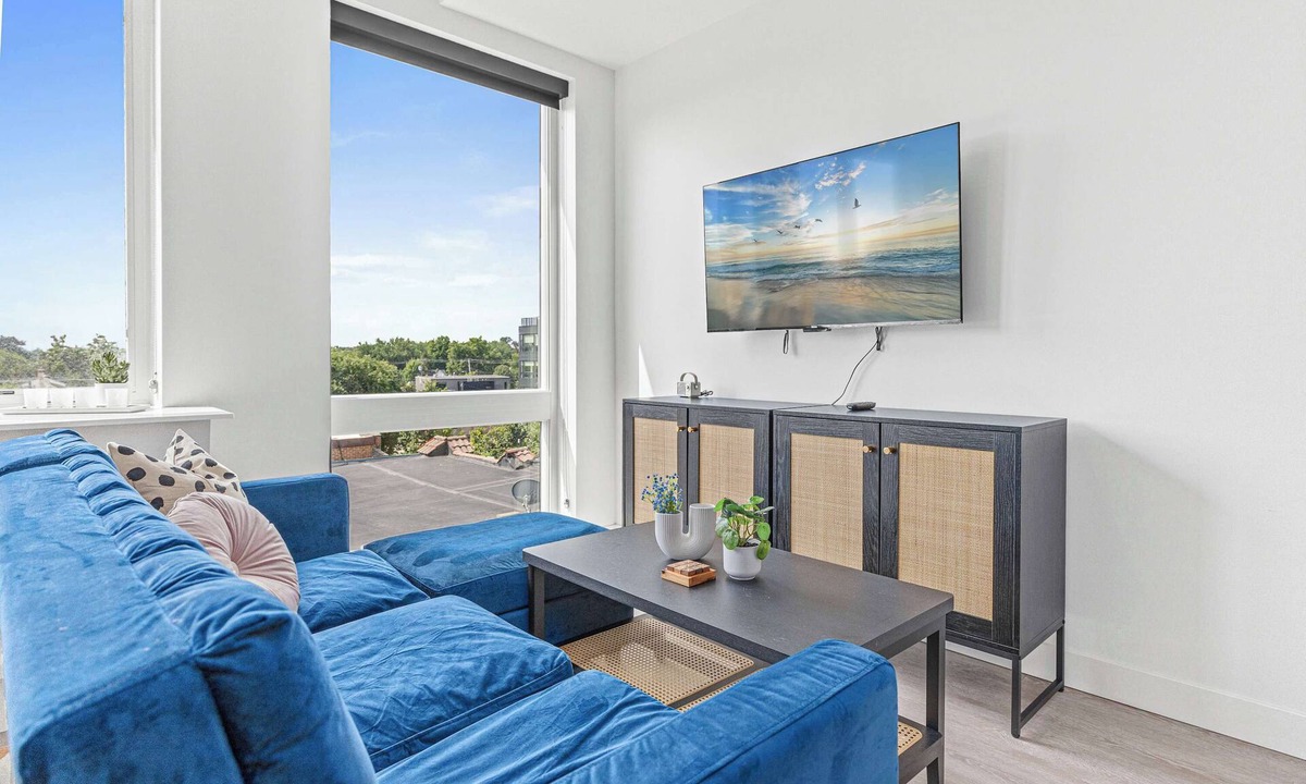Kingfield Apartment | Coze Studio Unit Near Downtown MN and Airport