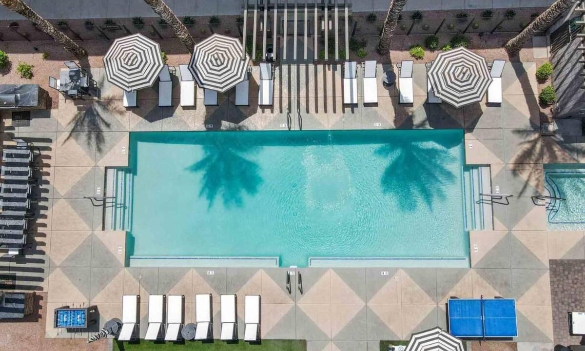 Glendale Sports and Entertainment District Condo | Cozy 2-bedroom with AC, fitness room, WiFi, by Glendale Stadium, free parking