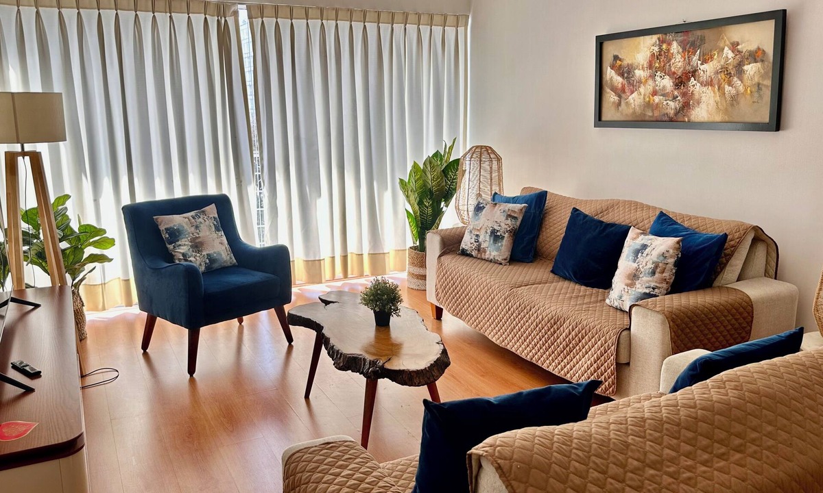 Miraflores Condo | Cozy 3 bedroom Best location in Miraflores free parking