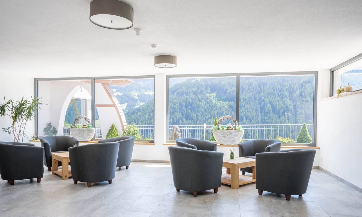 Mareta Apartment | Cozy Apartment Sonnenblume with Mountain View, Wi-Fi, Sauna, Terrace & Balcony; Parking Available