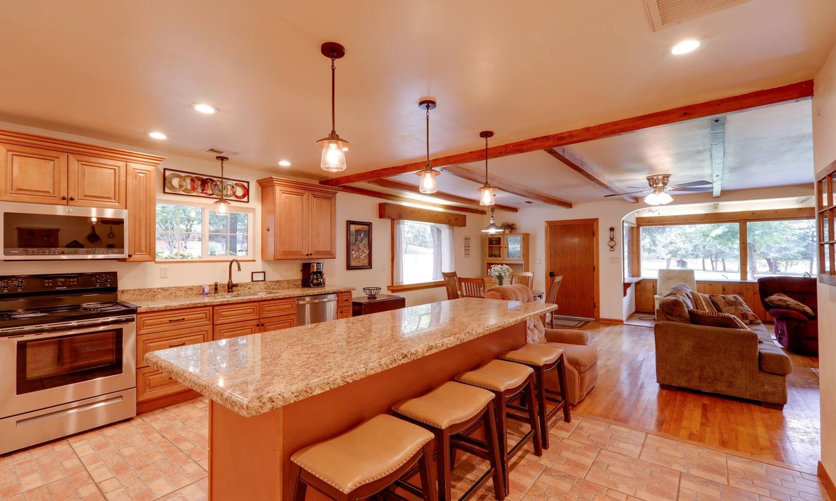 Pine Cabin | Cozy Cabin on 1 Acre in Premier Pine Neighborhood