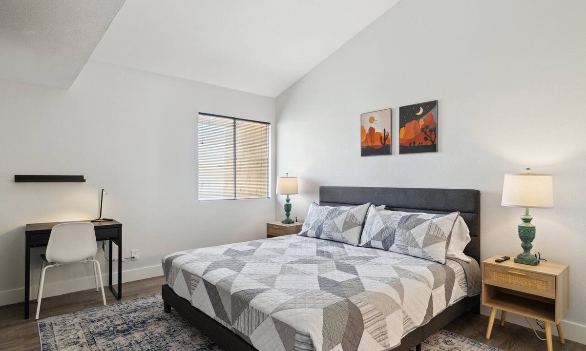 Trail West Condo | Cozy Condo w Pool, Hot Tub, Gym, & WiFi, 5min to Old Town