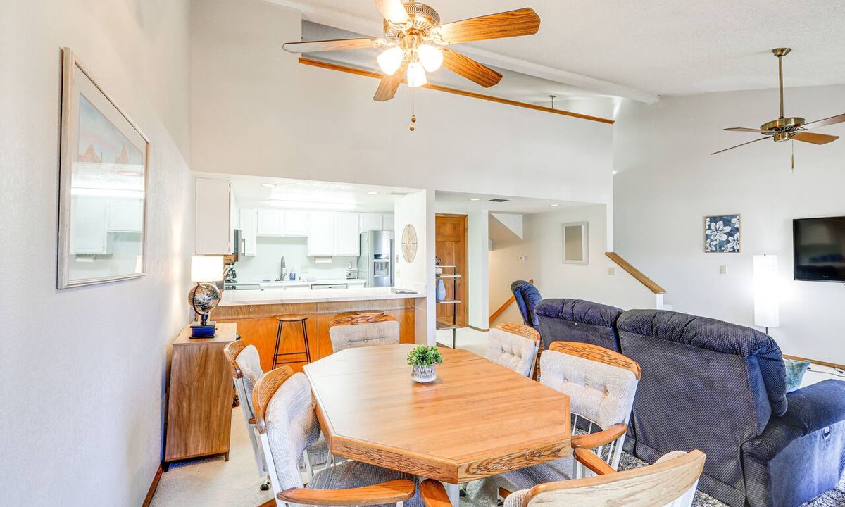 Flagstaff Condo | Cozy Flagstaff Retreat w/Balcony & Mtn View!