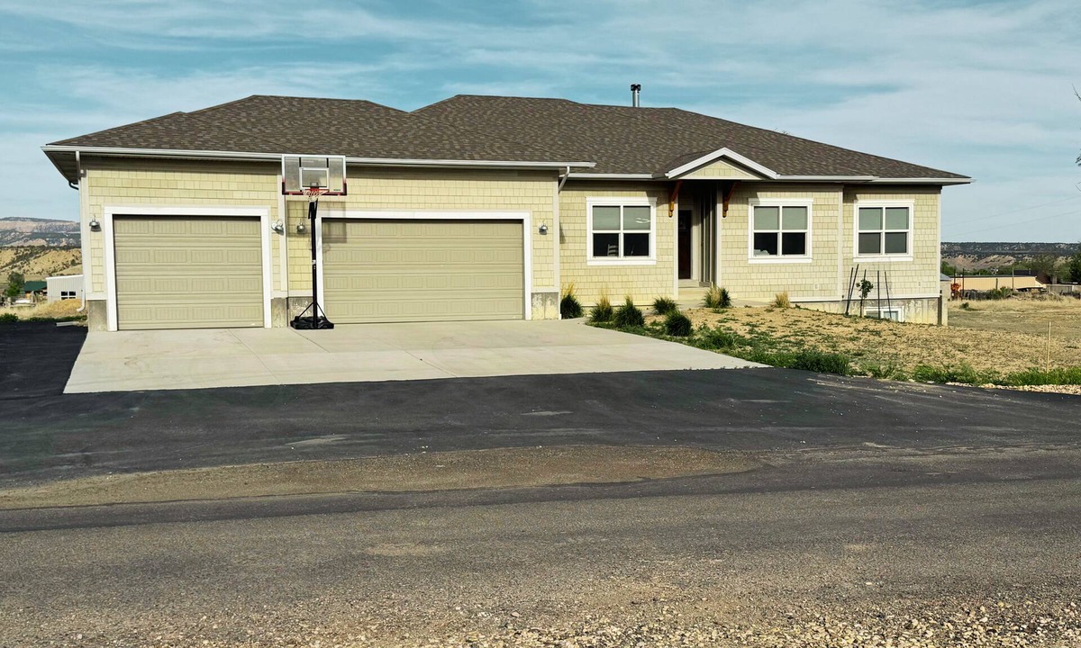 Tropic Apartment | Cozy Home retreat in Tropic, minutes from Bryce Canyon National Park.