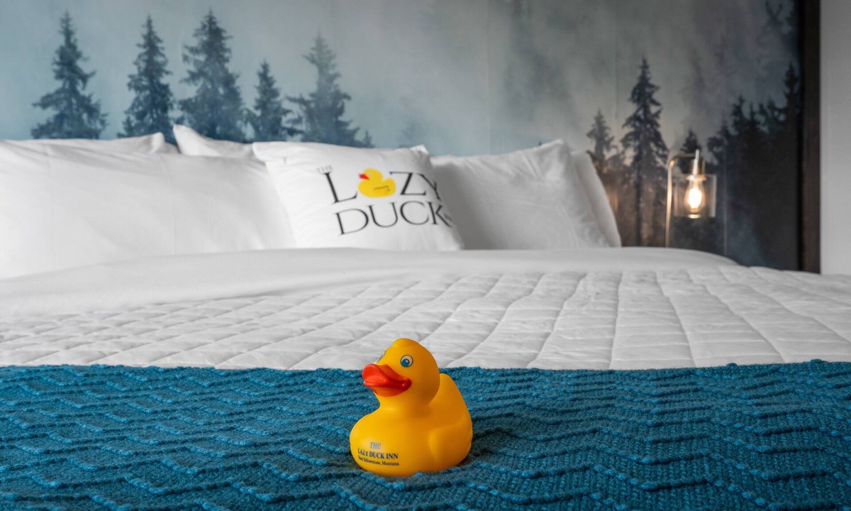 West Yellowstone Hotel | Cozy King Suite at Lazy Duck Inn, just 1 minute to Yellowstone! #23