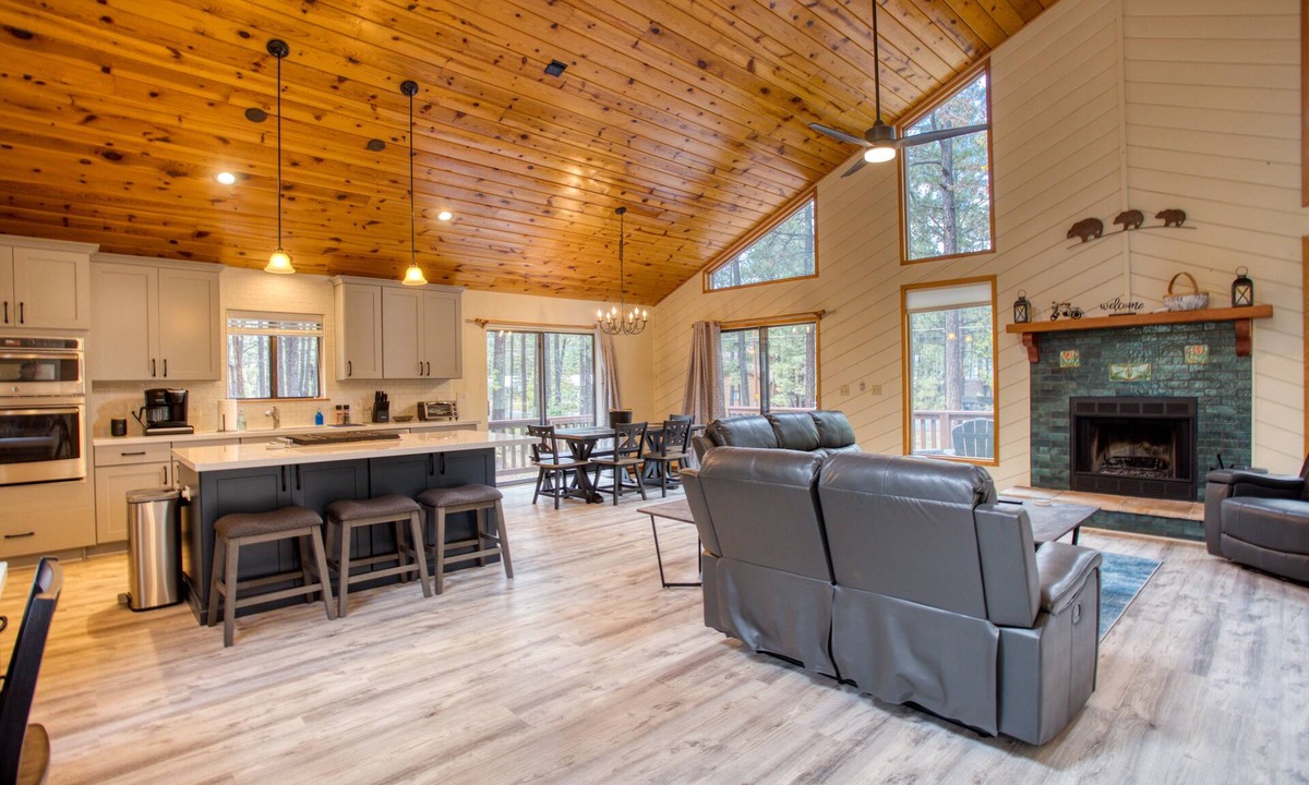 Pinetop Cabin | Cozy Newly Renovated PET FRIENDLY! Pinetop Cabin Retreat at 7300ft Elevation