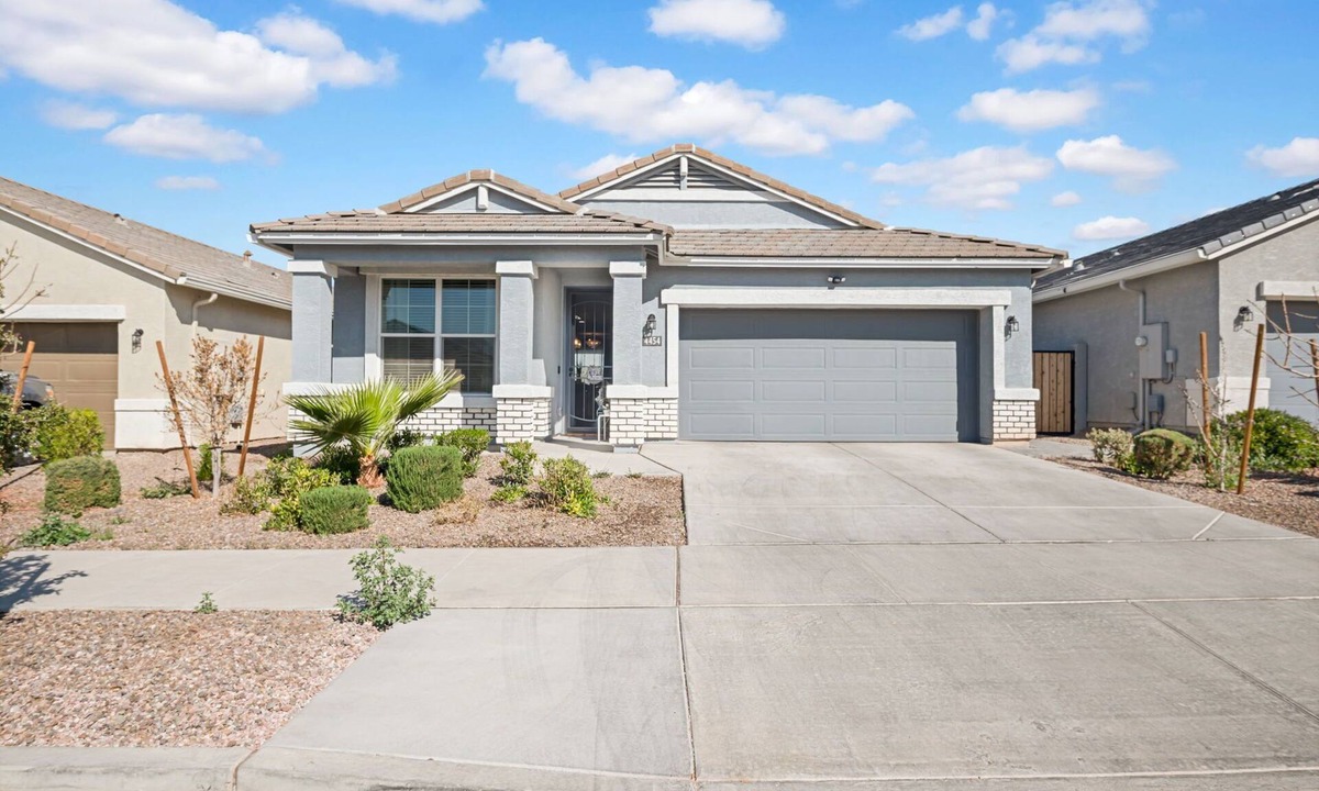 Rogers Ranch House | Cozy Phoenix Home 3 Bedrooms + Office New Community & Fast Wi-Fi