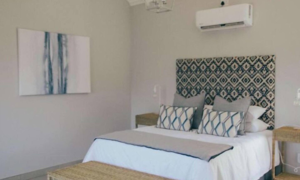 Kloof Apartment | Cozy & Stylish 1-Bedroom Studio Apartment