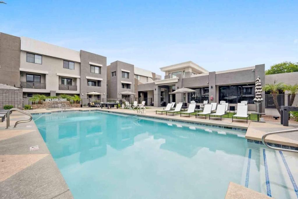 Glendale Sports and Entertainment District Apartment | CozySuites at Zone Westgate