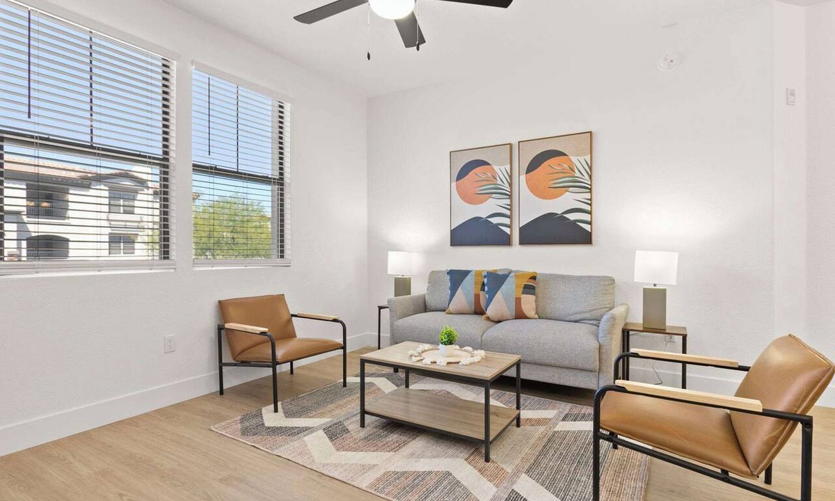 Glendale Sports and Entertainment District Apartment | CozySuites Glendale by the stadium with pool 13