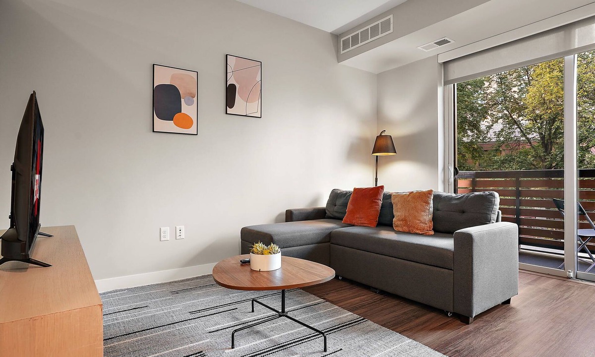 Downtown Minneapolis Apartment | CozySuites in Marquee Studio w/balcony,pool & gym