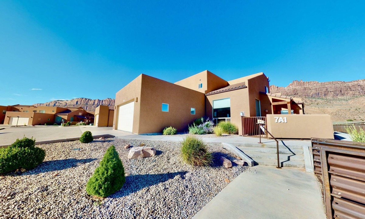 Moab South Valley Condo | Curtis La Vista ~ 7A1, 360 Views and Right Next to Pool and Basketball Court