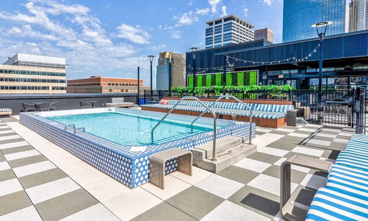 Downtown Minneapolis Apartment | CW Studio Sky Lounge Rooftop Pool Gym I