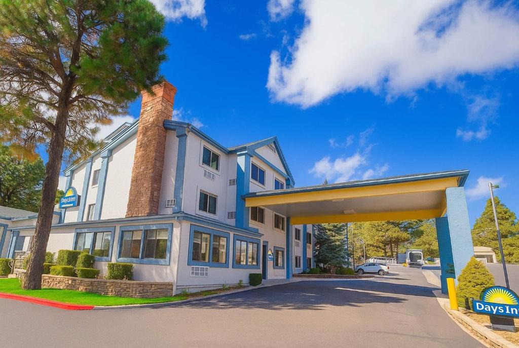 Flagstaff Hotel | Days Inn & Suites by Wyndham East Flagstaff