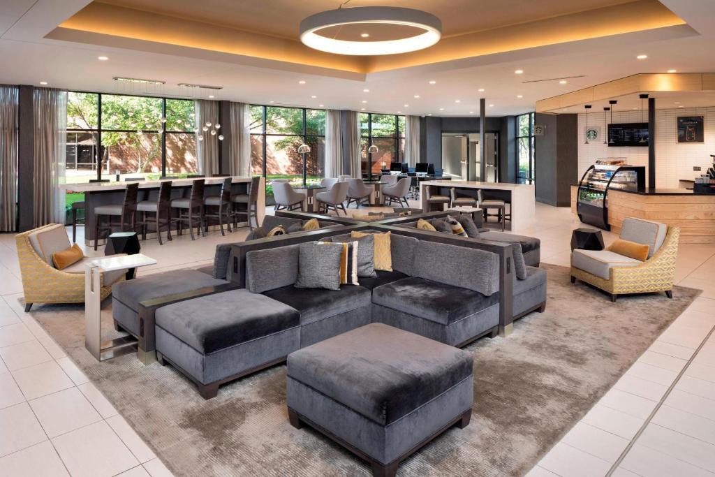 Minneapolis Hotel | Delta Hotels by Marriott Minneapolis Northeast