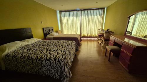La Perla House | Dormitorio con baño privado a 25 minutos del Apto