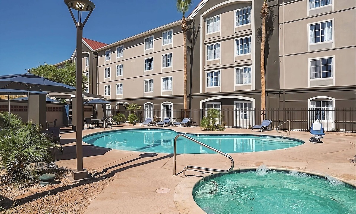 Ahwatukee Foothills Hotel | Double Beds Room, La Quinta Inn Phoenix Chandler, Free Breakfast