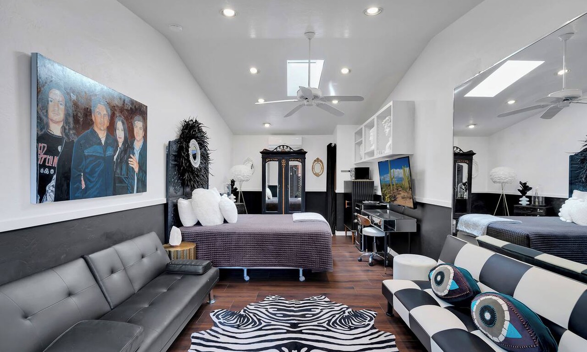 West University Apartment | Dreamy Monochromatic Studio! Close to UofA! Walk to campus/4th ave/downtown!