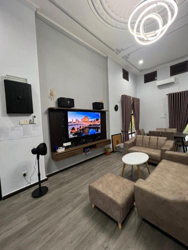 Gua Villa | Eiffel Villa Homestay Melaka