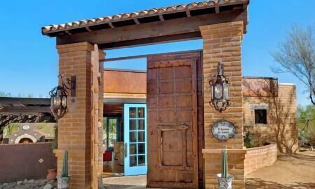 El G.H.E.K.O. House | El Aposento del Soñador " The Dreamers Quarters"