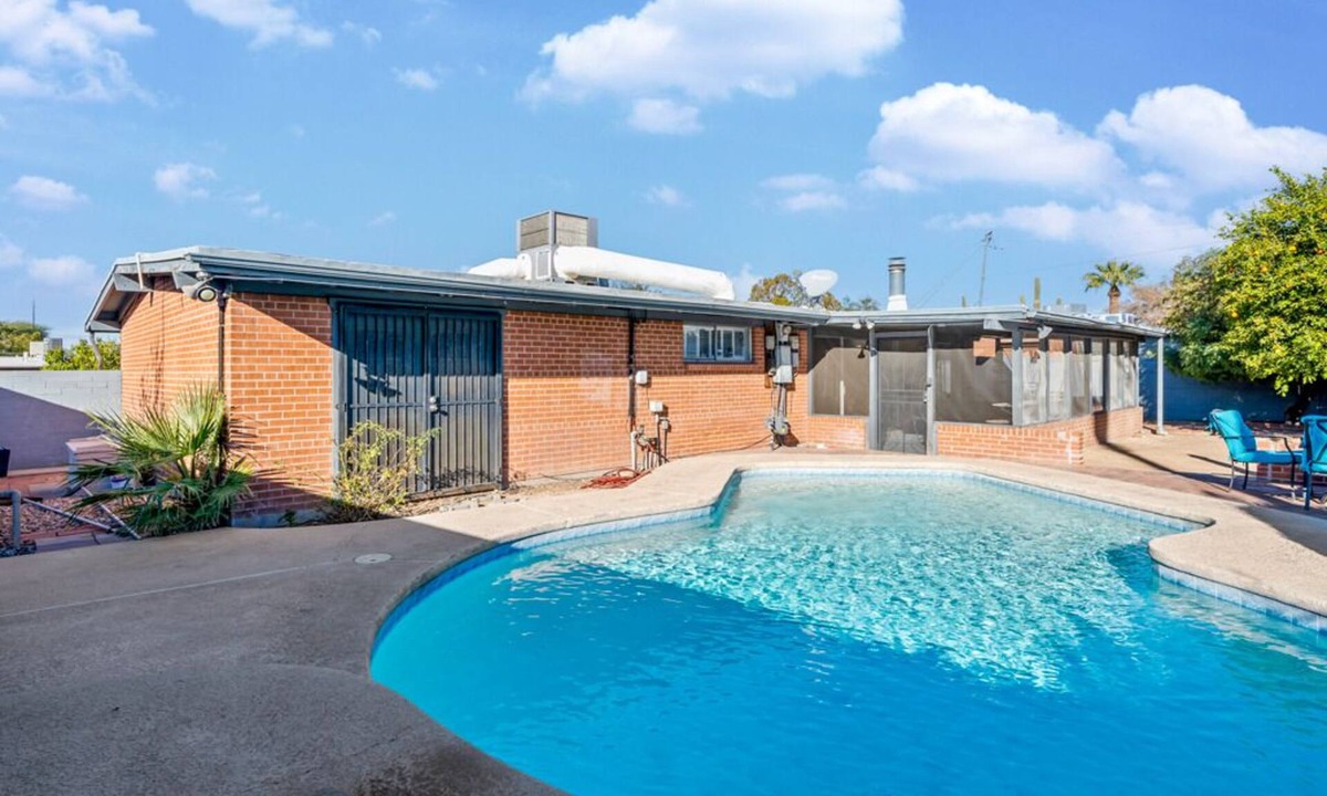 Tucson House | Eli Drive: Farmhouse Charm Meets Modern Luxury – Pool Included!