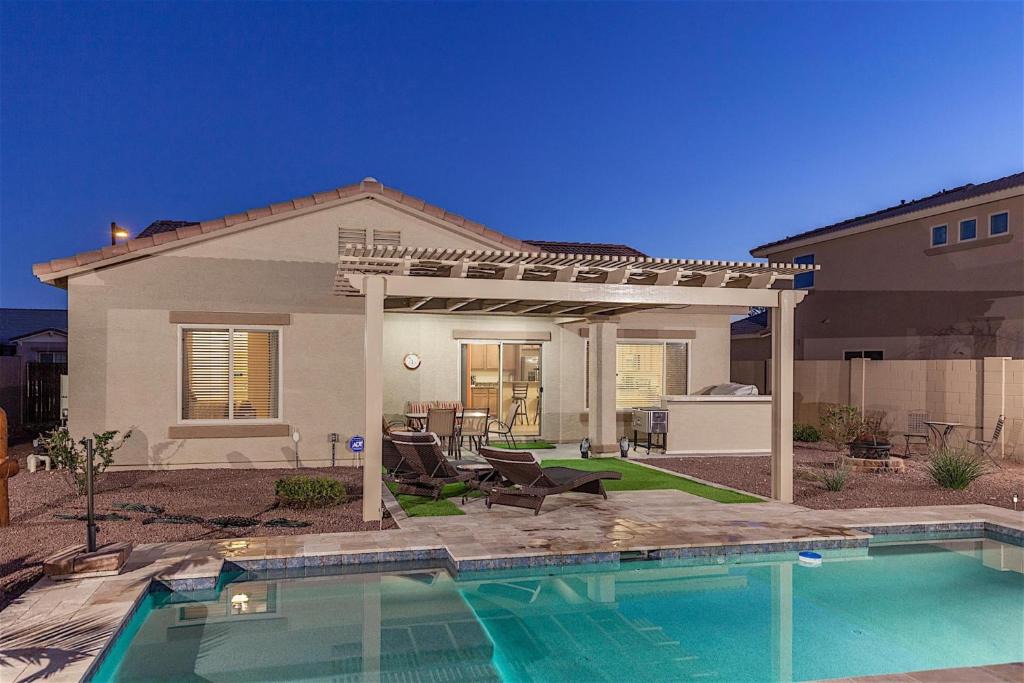 Surprise Farms House | Enchanted 3 BR by Casago