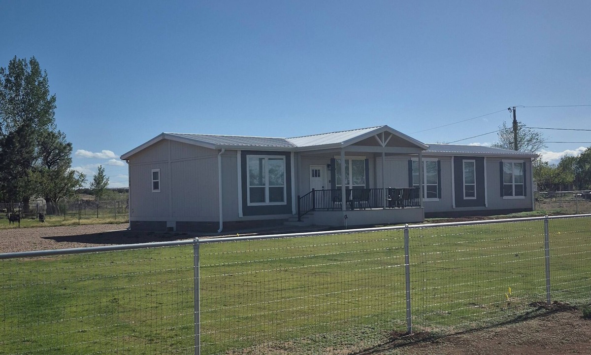 Taylor House | Enjoyable 4-bedroom house with AC in charming Taylor