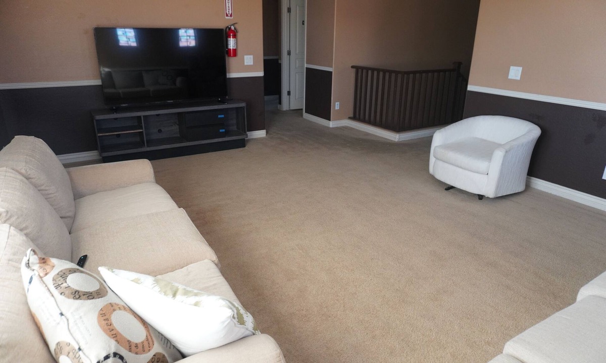 Sun Groves House | Entire House for Rent. Perfect for short term rentals