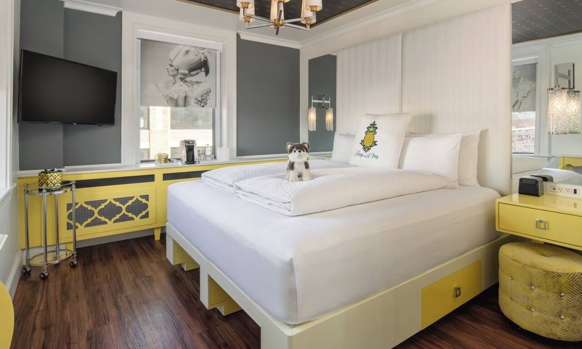 Columbus Hotel | European-style Boutique Room Perfect for Exploring Historic Boston