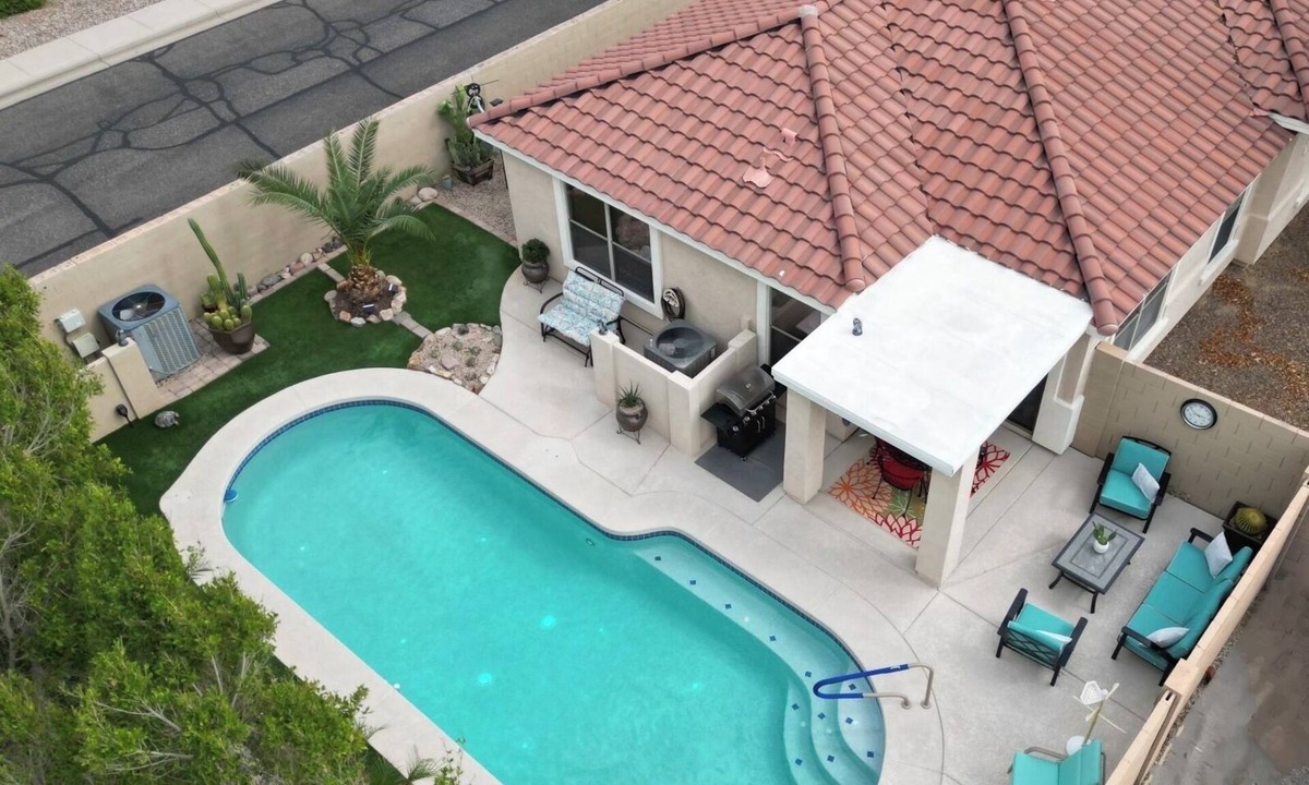 Surprise Farms House | 🌵FALL special! Heated pool at no extra charge! Visit the beautiful desert! 🌵 🌵
