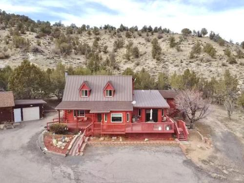 Orderville House | Family Cabin with Views just minutes from Zion Nat'l Park