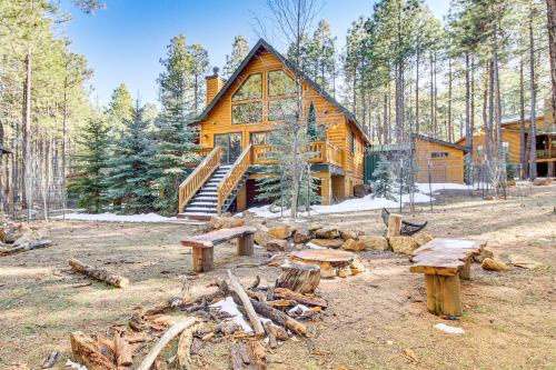 Heber House | Family-Friendly Cabin w/Fire Pit in Forest Lakes