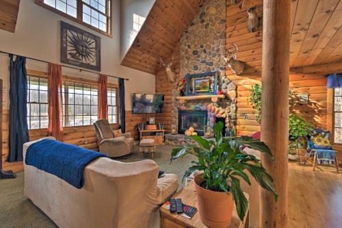 Gresham House | Family-Friendly Gresham Getaway w/Game Room!