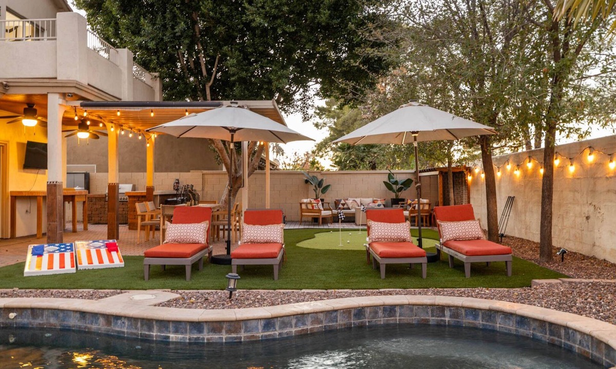 Val Vista Lakes House | Family Poolside Fun, Golf & Games!