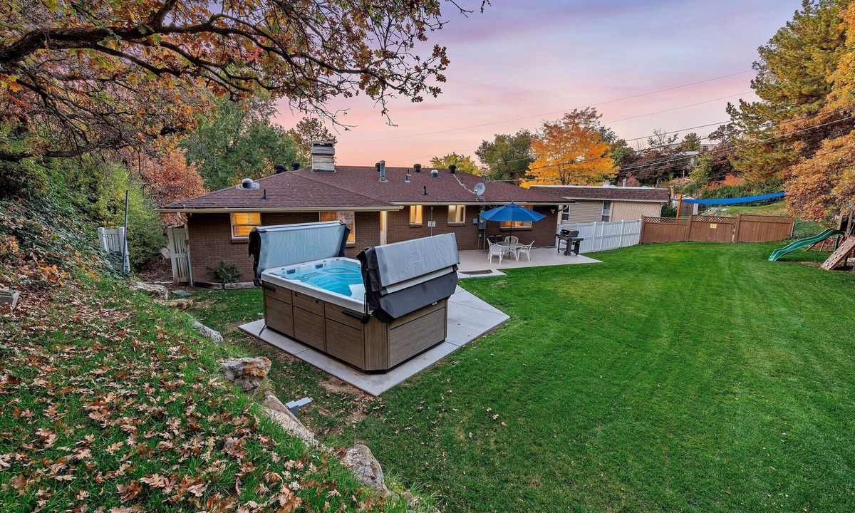 Olympus Cove Villa | Family Ski Oasis 7BR 16-Person Spa Mins to Skiing by RedAwning