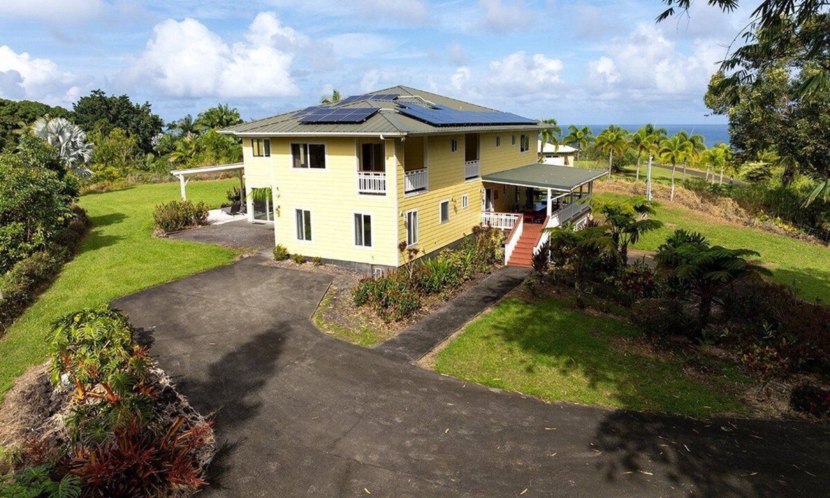 Pepeekeo House | Five or more Bedroom House, Perfect for Families and groups
