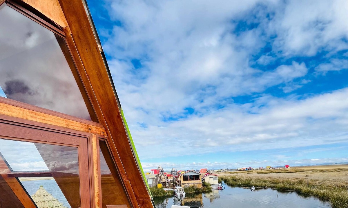 Puno Boat Rental | FLOATING HOTEL IN LAKE TITICACA UROS