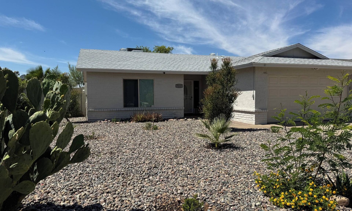 Glendale House | Free RV parking, two car garage, fenced backyard, minutes to Westgate