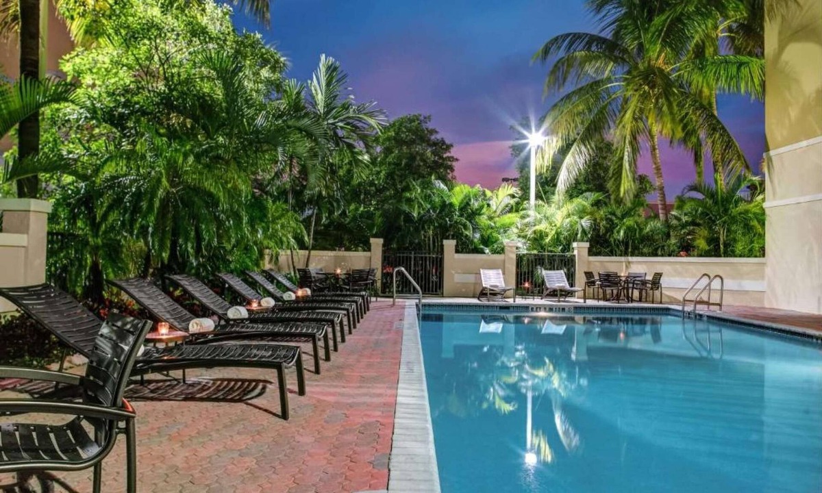 Harbordale Hotel | Ft Lauderdale Cruise Port Nearby | Free Breakfast