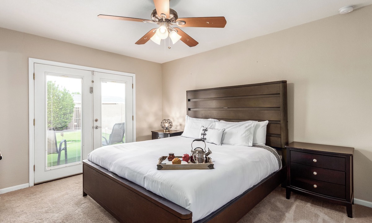 Scottsdale Estates Seven Cottage | Games Galore - Old Town Scottsdale - Pool - Mini Golf & More!