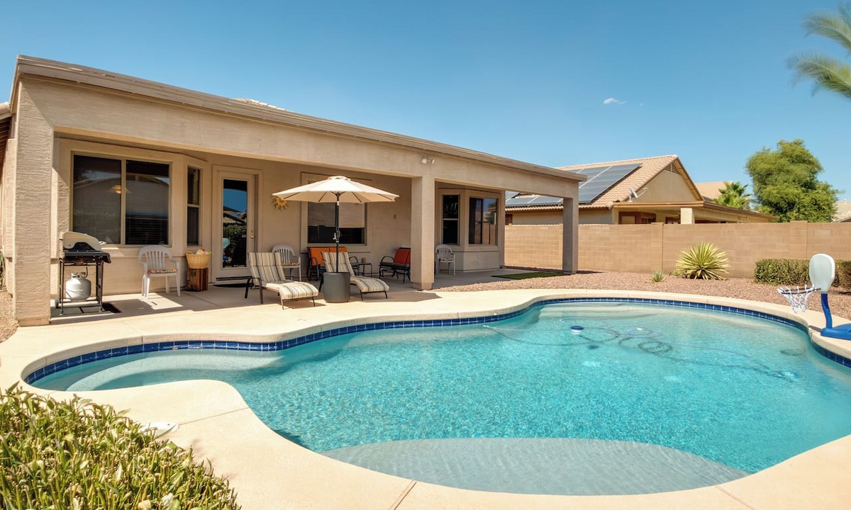 Maricopa House | Golf, Gamble, Relax Poolside! Maricopa Desert Home