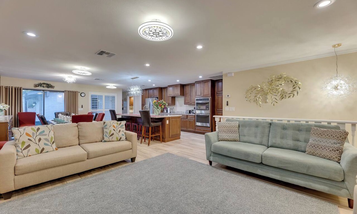 Mesa Condo | Golf, Hike, Swim: Your Perfect Desert Oasis Escape