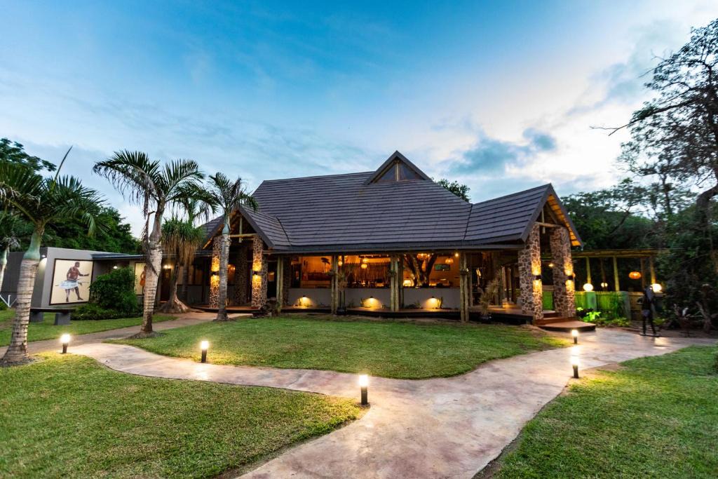 Hluhluwe Cabin | Gooderson DumaZulu Lodge