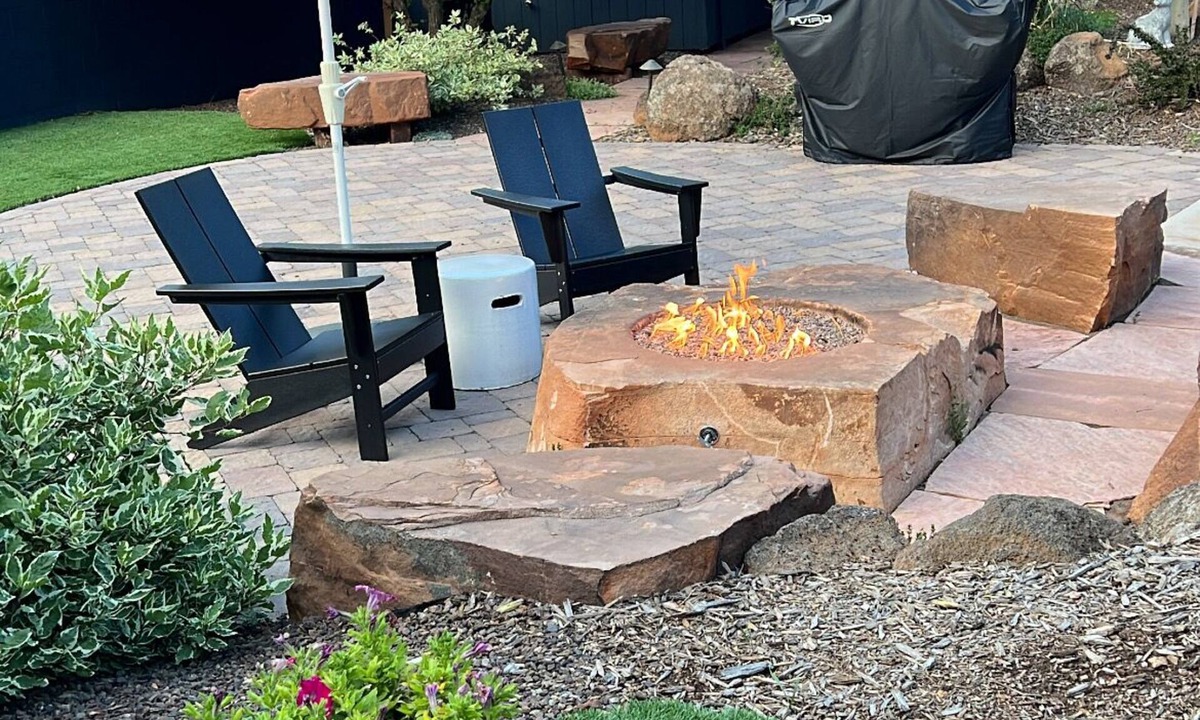 Williams House | Gorgeous Home-Amazing Yard-Fire Pit-Walk to Town