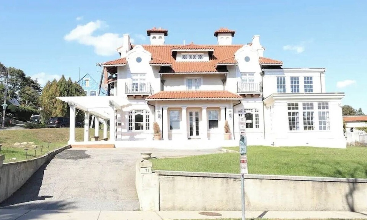 Boston House | Gorgeous Large Historic Boston Home. Very spacious STR-26-7