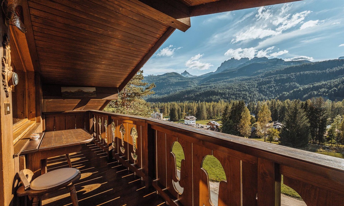 Cortina d'Ampezzo Ski Chalet | Gorgeous penthouse with mountain view