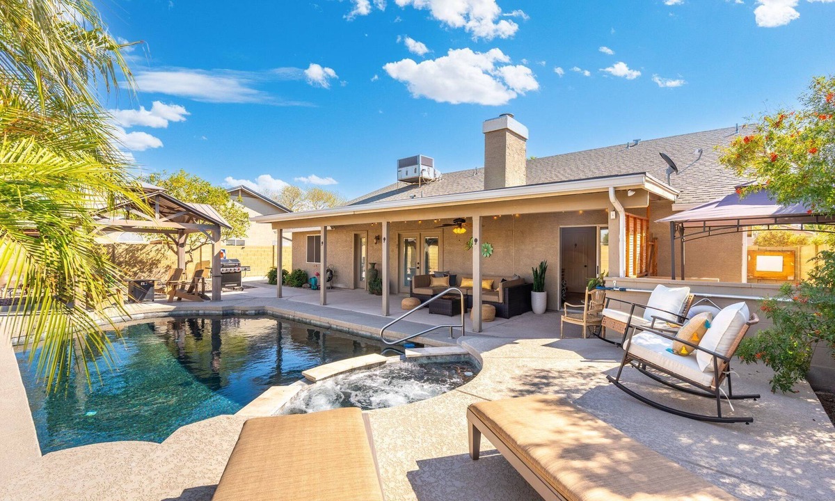 La Buena Vida House | Great Location! Walk to State Farm Stadium! Heated Pool & Spa!