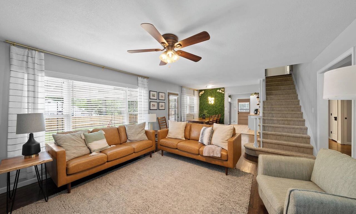 Lee's Summit House | Great Space Sleeps 13 4BR Pets Ok