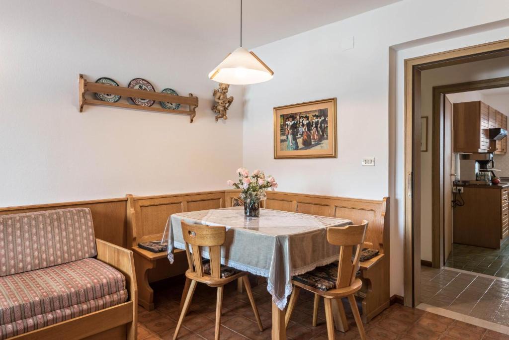 Selva di Val Gardena Apartment | Große Gartenwohnung Haus Forelle